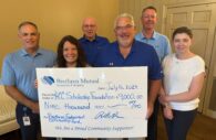 Brethren Mutual President & CEO Bob
Glass (front right) presents check to
Hagerstown Community College Senior Director
of College Advancement Dr. Ashley Whaley
(front left). Also pictured are Brethren Mutual
employee volunteers (l to r): George Dioguardo,
Greg Siefers, Ken Colaianne, and Rachel Brown.